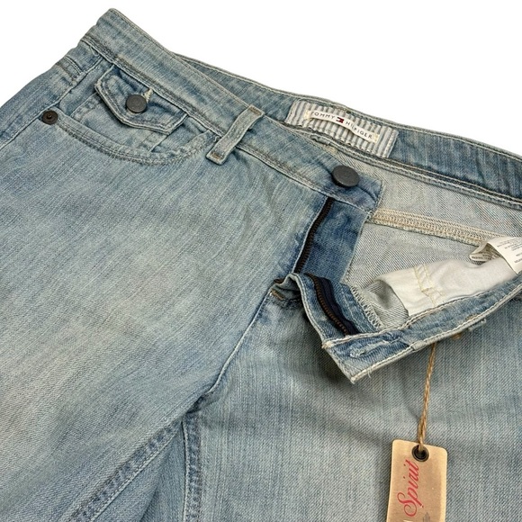Tommy Hilfiger Light Wash Denim Cropped Jeans Factory Thigh Fade Flag Logo Sz. 8 - Picture 5 of 12
